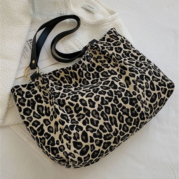 Leopard Print Tote - Picture 4 of 7